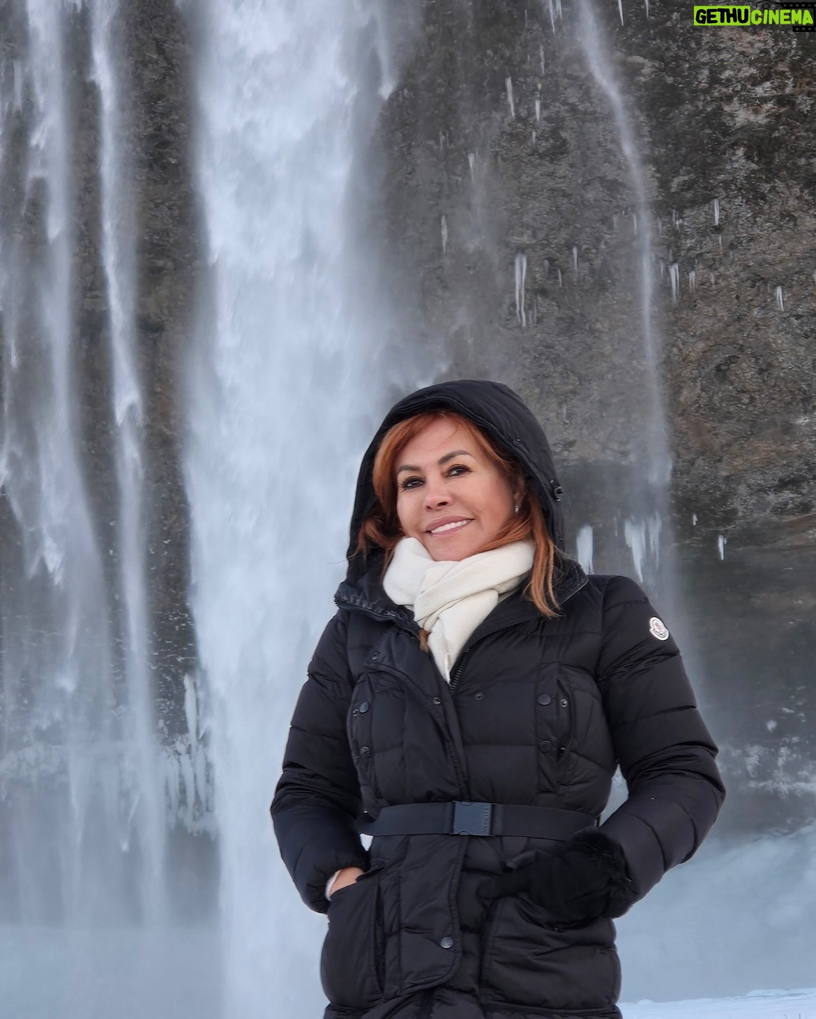 Magaly Medina - 47.4K Likes - Alejada del mundanal ruido, rodeada de nieve y hielo, pero encontrando el descanso que tanto necesitaba 😍 #trip #nieve #holidays #vacaciones #magalymedina #islandia