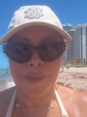 Magaly Medina Instagram - Resumen de mis días en Miami 🥰🏝️✈️
1- En la playa
2- Amo el sol
3- Paseando por Coral Gables
4- Escogiendo detalles para la nueva casa
5- Compartiendo en familia
6- Nada como nuestra comida
7- Frente al río
8- Amo estas aguas cristalinas
9- Con mi amigo Luis Hoyos
10 Diafrutando la noche
11-Con mis amigos Juan Chipoco y Luis Hoyos y Silvi y Fer
#family #friends #miami #magalymedina