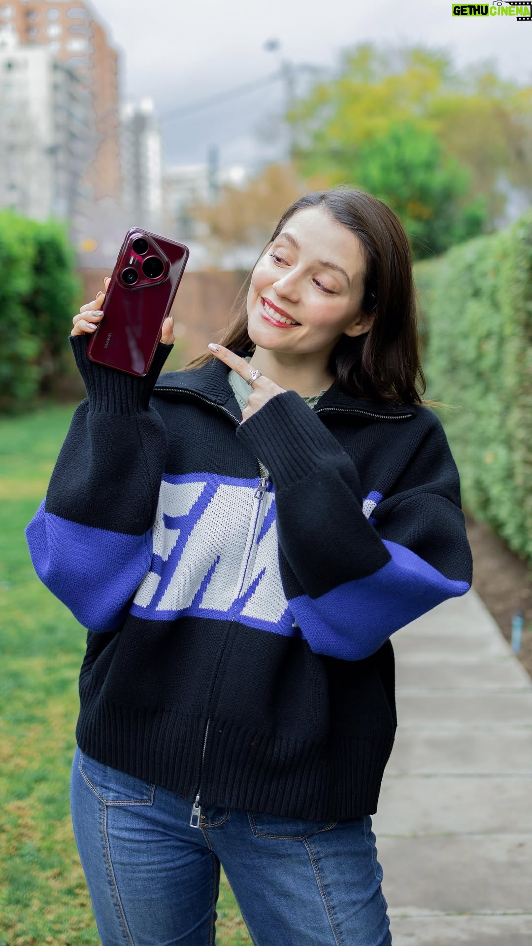 Magdalena Müller - 6K Likes - Disfrutando de lo nuevo de @huaweimobilecl el #HUAWEIPura80 Pro que me dejó peiná pa atrás con lo increíble de sus cámaras, además de tener un diseño hermoso y elegante, tecnología de carga rápida! Lo máximo 
Tiene una cámara macro de última iluminación, lo que me permite tomar imágenes de cerca, detalladas y con calidad sorprendente! 😌
Si querías cambiar tu teléfono... debes conocerlo 💖✨ #IluminaLaNoche #Publicidad