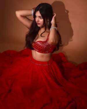 Mahek Syed Instagram - Felt like a Disney Princess 👑✨

#diwali2024 #diwali #explorer #godlike #mizoplays
