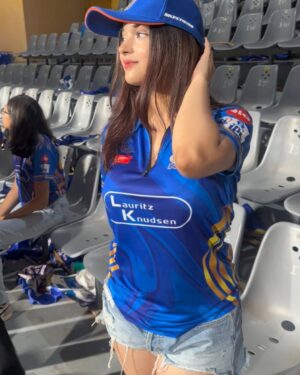 Mahek Syed Instagram - My first ever IPL stadium experience 🥳
.
.
.
#mi #rcb #mumbaiindians #virat #viratkohli #hardikpandya93 #ipl #ipl2025