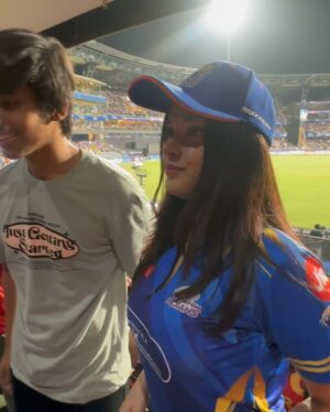 Mahek Syed Instagram - My first ever IPL stadium experience 🥳
.
.
.
#mi #rcb #mumbaiindians #virat #viratkohli #hardikpandya93 #ipl #ipl2025