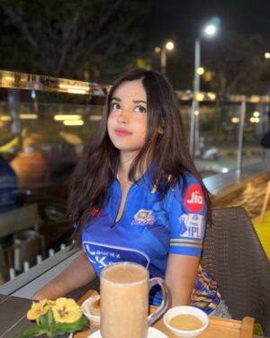 Mahek Syed Instagram - My first ever IPL stadium experience 🥳
.
.
.
#mi #rcb #mumbaiindians #virat #viratkohli #hardikpandya93 #ipl #ipl2025