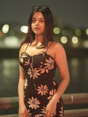 Mahek Syed Instagram - What am I thinking about? 💭

📸: @kaushal_._06 
.
.
.
.
#nightphotography #mizoplays #mizoislive #explore #godlike #gamer