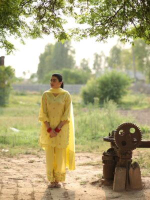 Mahi Sharma Instagram - ਪੰਜਾਬ ♥️
.
Outfit @blessing_fashion_shop
Makeup @sudhirmakeup
Photoghraphy @harjeetsingh.photography
.
#mahisharma #itsmahisharma #punjabisongs #punjabiartists #reels #instagram #trending #post #punjabisuits