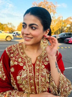 Mahi Sharma Instagram - đź§żđź’Ż
.
Outfit @reshmitandan
Earings @designskaur
.
.
.
#mahisharma #itsmahisharma #punjabisongs #punjabisuits #newsong #australia #tour2025