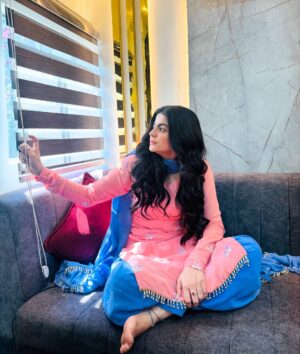Mahi Sharma Instagram - đź§żđź’Ż
.
.
.
.
#mahisharma #itsmahisharma #punjabisongs #punjabisuits #reels #instagram #trending