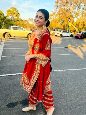 Mahi Sharma Instagram - đź§żđź’Ż
.
Outfit @reshmitandan
Earings @designskaur
.
.
.
#mahisharma #itsmahisharma #punjabisongs #punjabisuits #newsong #australia #tour2025