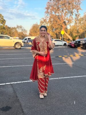 Mahi Sharma Instagram - đź§żđź’Ż
.
Outfit @reshmitandan
Earings @designskaur
.
.
.
#mahisharma #itsmahisharma #punjabisongs #punjabisuits #newsong #australia #tour2025
