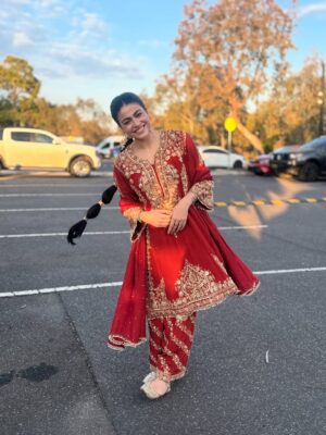 Mahi Sharma Instagram - đź§żđź’Ż
.
Outfit @reshmitandan
Earings @designskaur
.
.
.
#mahisharma #itsmahisharma #punjabisongs #punjabisuits #newsong #australia #tour2025