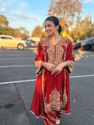 Mahi Sharma Instagram - đź§żđź’Ż
.
Outfit @reshmitandan
Earings @designskaur
.
.
.
#mahisharma #itsmahisharma #punjabisongs #punjabisuits #newsong #australia #tour2025