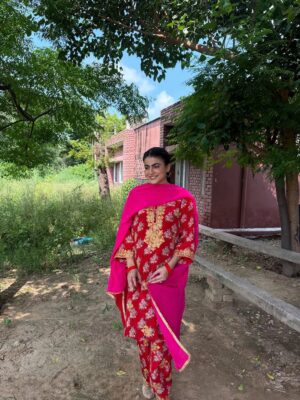 Mahi Sharma Instagram - 🤍💯
.
Outfit @reshmitandan
Makeup @sudhirmakeup
.
.
#mahisharma #itsmahisharma #punjabisongs #punjabiartists #reels #trending #post #punjabisuits
