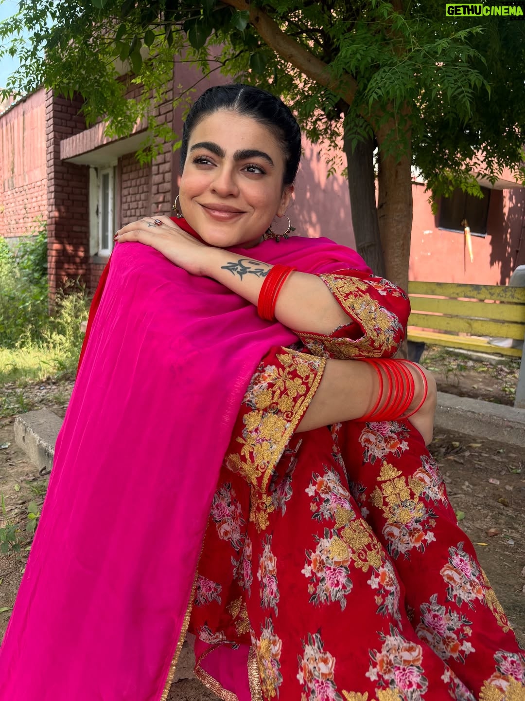 Mahi Sharma - 117.9K Likes - 🤍💯
.
Outfit @reshmitandan 
Makeup @sudhirmakeup 
.
.
#mahisharma #itsmahisharma #punjabisongs #punjabiartists #reels #trending #post #punjabisuits