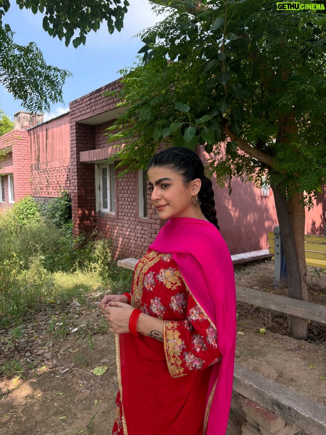 Mahi Sharma - 117.9K Likes - 🤍💯
.
Outfit @reshmitandan 
Makeup @sudhirmakeup 
.
.
#mahisharma #itsmahisharma #punjabisongs #punjabiartists #reels #trending #post #punjabisuits