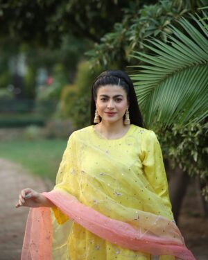Mahi Sharma Instagram - 🤍
.
Outfit @blessing_fashion_shop
Makeup @sudhirmakeup
Photoghraphy @harjeetsingh.photography
.
#mahisharma #itsmahisharma #punjabisongs #punjabiartists #reels #instagram #trending #newsong