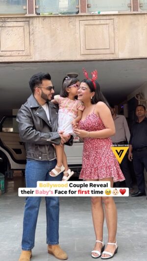 Mahima Seth Instagram - Priya Kapoor & Atish Kapoor cute baby Imara face reveal for the first time in media on Christmas 🥹👶🏻♥️
.
.
.
.
.
Priya Kapoor: @mahimaaseth 
Atish Kapoor: @kashishanand.9 
.
Car from: @mrcarnaraina
.
.
.
#bollywood #mumbai #delhi #viralbhayani #hindimovies
Bollywood hindimovie couple new house mumbai delhi stars