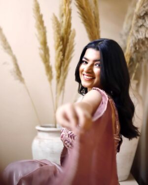 Mahima Seth Instagram - Aaj unse milna hai hume 🥰
.
Mua💄- @jyotsnasinghmakeupartist 
📸- @nitish_photographe 
Outfit- @gurusewak_delhi 
Studio- @perfectshot_delhi