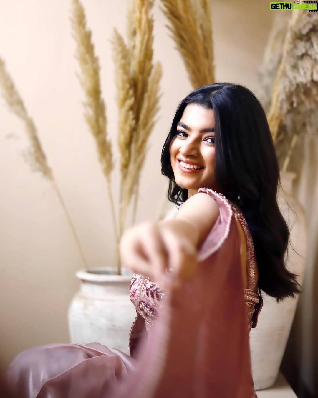 Mahima Seth - 28K Likes - Aaj unse milna hai hume 🥰
.
Mua💄- @jyotsnasinghmakeupartist 
📸- @nitish_photographe 
Outfit- @gurusewak_delhi 
Studio- @perfectshot_delhi