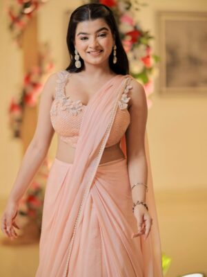 Mahima Seth Instagram - @virat.kohli krdo like 🥰
.
Outfit from - @labelparshya 
Makeup by - @makeupbysimranaroraa