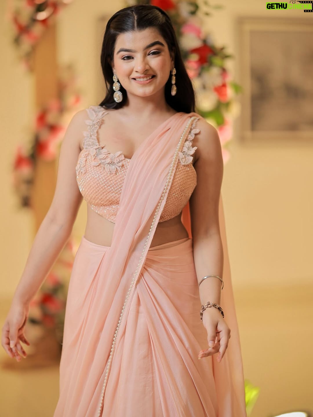 Mahima Seth - 27.6K Likes - @virat.kohli krdo like 🥰
.
Outfit from - @labelparshya 
Makeup by - @makeupbysimranaroraa