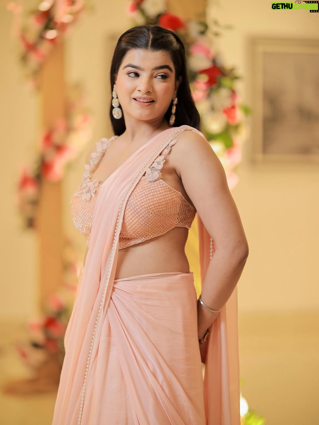 Mahima Seth - 27.6K Likes - @virat.kohli krdo like 🥰
.
Outfit from - @labelparshya 
Makeup by - @makeupbysimranaroraa