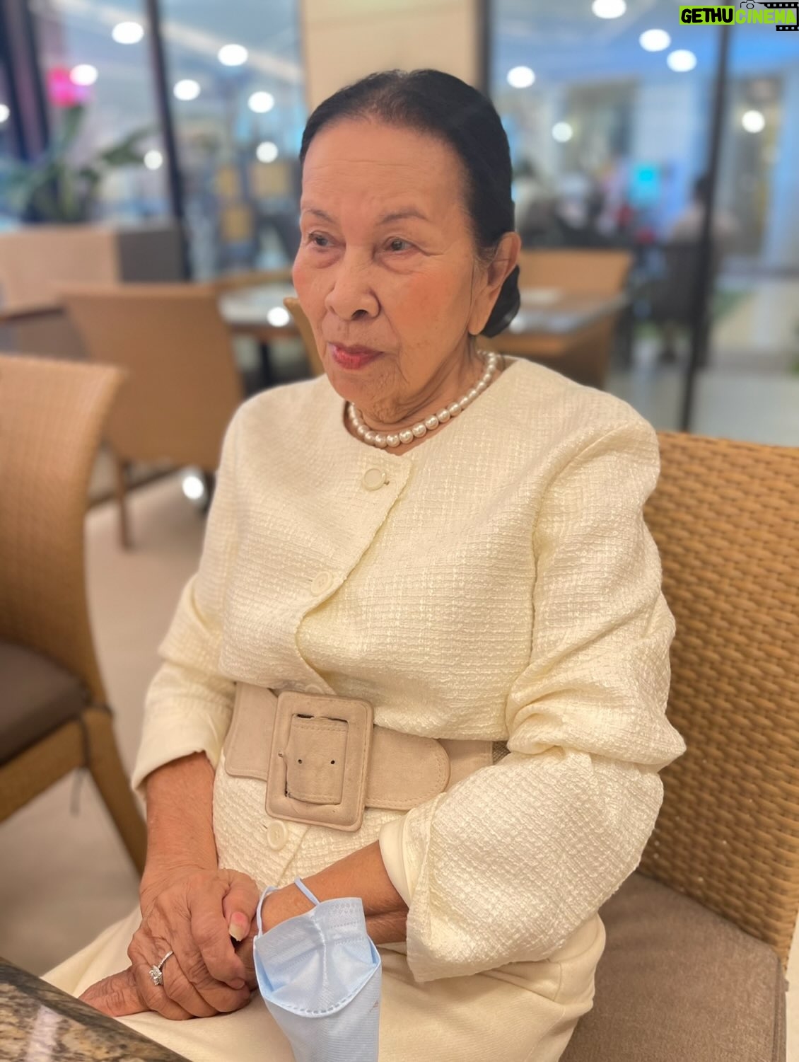 Mai Charoenpura - 3 Likes - แม่=เป็นวิมานอยู่บนดินให้เธอ ได้พักผิง และนอนหลับไหล เก็บดาวและเดือนมาร้อยมาลัย เก็บหยาดน้ำค้างกลางไพร มารัอยใจลูกไว้รวมกัน💝 จะอีกกี่100 1000วัน จะมีแต่แม่เท่านั้น กลางดวงหทัย #ตลอดชีพ #แม่ #รักแม่
