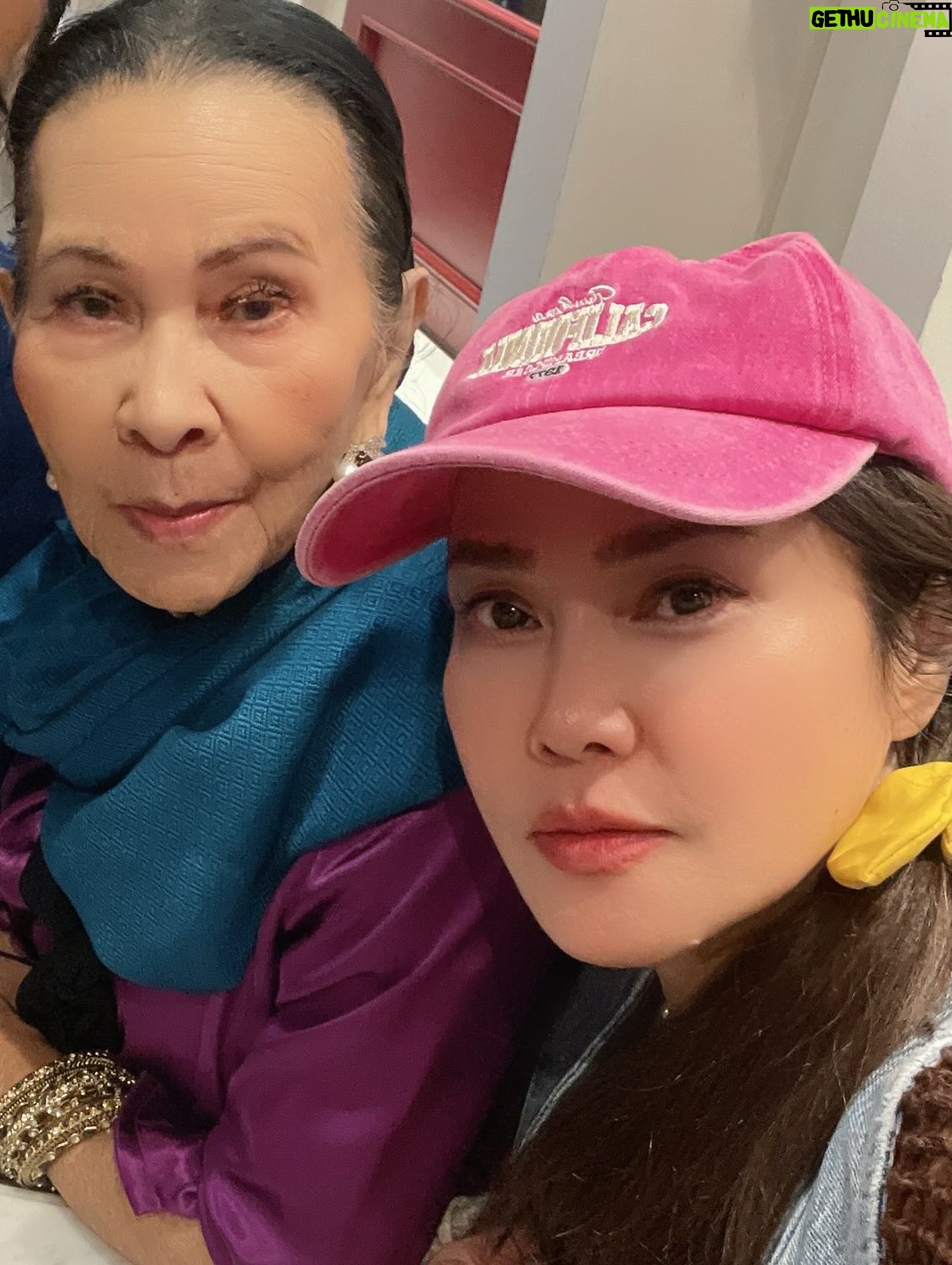 Mai Charoenpura - 3 Likes - แม่=เป็นวิมานอยู่บนดินให้เธอ ได้พักผิง และนอนหลับไหล เก็บดาวและเดือนมาร้อยมาลัย เก็บหยาดน้ำค้างกลางไพร มารัอยใจลูกไว้รวมกัน💝 จะอีกกี่100 1000วัน จะมีแต่แม่เท่านั้น กลางดวงหทัย #ตลอดชีพ #แม่ #รักแม่