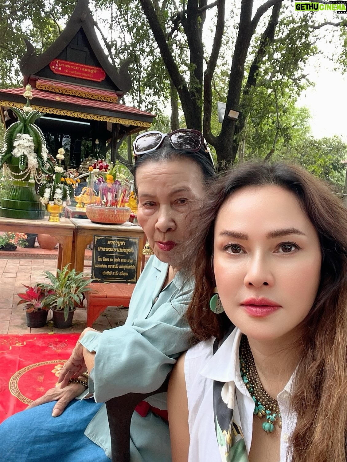 Mai Charoenpura - 3 Likes - แม่=เป็นวิมานอยู่บนดินให้เธอ ได้พักผิง และนอนหลับไหล เก็บดาวและเดือนมาร้อยมาลัย เก็บหยาดน้ำค้างกลางไพร มารัอยใจลูกไว้รวมกัน💝 จะอีกกี่100 1000วัน จะมีแต่แม่เท่านั้น กลางดวงหทัย #ตลอดชีพ #แม่ #รักแม่