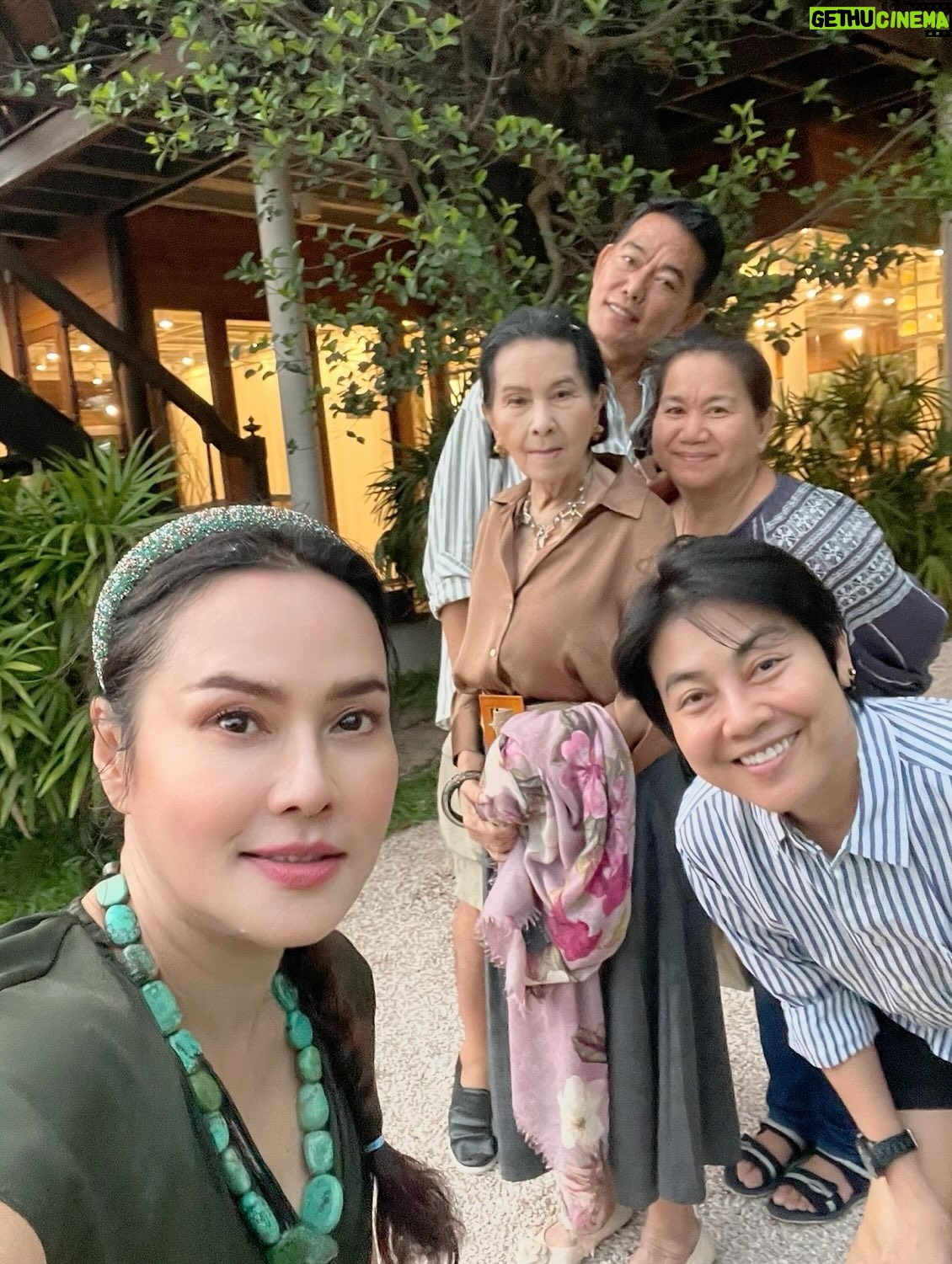 Mai Charoenpura - 3 Likes - แม่=เป็นวิมานอยู่บนดินให้เธอ ได้พักผิง และนอนหลับไหล เก็บดาวและเดือนมาร้อยมาลัย เก็บหยาดน้ำค้างกลางไพร มารัอยใจลูกไว้รวมกัน💝 จะอีกกี่100 1000วัน จะมีแต่แม่เท่านั้น กลางดวงหทัย #ตลอดชีพ #แม่ #รักแม่