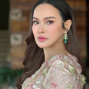 Mai Charoenpura Instagram - วันที่9--เดือน9 จง9ต่อไปอย่างงดงาม You n i get through all n c the light if v just😁 #me #music #mai #maicharoenpura ⭐️⭐️⭐️⭐️⭐️⭐️💡💡💡💎💎💎👫💋🦋🌈🎼