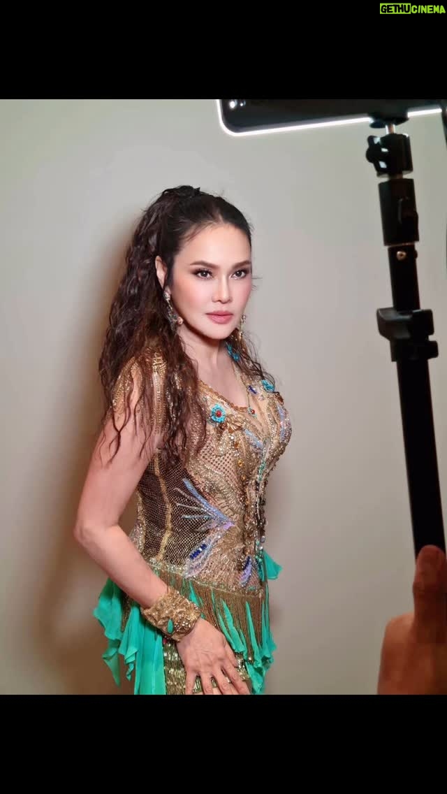 Mai Charoenpura - 3 Likes - when u realize theres nothing u can do to change the🌎 atleast smile to ur soul #showmustgoon @kobmakeup_168 @yawmakeup @dodoh_484 @nidddddd  #motivation #me #mai #maicharoenpura