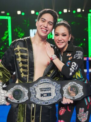 Maia Estianty Instagram - Foto2 yang belum terupload di akun ku saat tanding tinju @elelrumi
Photo by @beril_photo
#maiaestianty #elrumi #tinju #alghazali #alyssasaguise #duljaelani #tissabiani #keluarga #kumpul #menang #semakintuasemakinbahagia