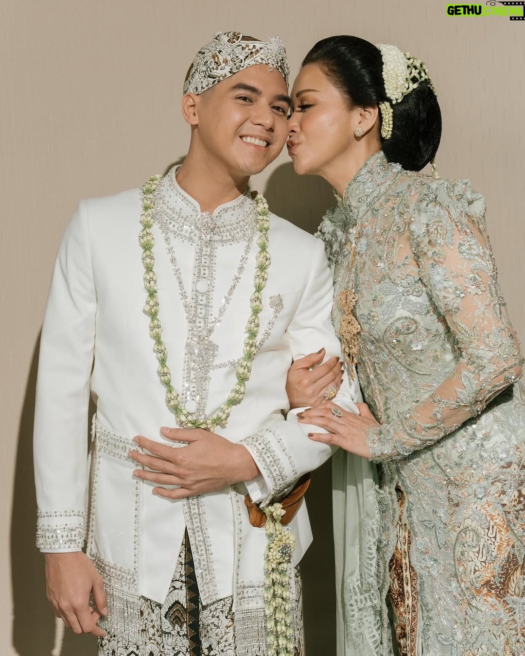 Maia Estianty - 1.8 Million Likes - Kemarin, kami saksikan dua jiwa bersatu dalam cinta yang Kau ridhoi. Hari ini, kami hanya memohon pada-Mu, ya Rabb… genggam erat hati @alyssadaguise dan @alghazali7 dalam kesetiaan dan kasih sayang. Jadikan mereka teman sehidup sesurga, hingga akhir waktu. 
Jadikan rumah tangga mereka penuh cinta, sakinah, mawaddah, warrahmah. Ampuni segala khilaf mereka, bimbing langkah mereka menuju surga-Mu, Yaa Allah…Aamiin.

Terimakasih untuk semua yang mendoakan pernikahan kedua anak kami… mohon maaf jika kami tidak dapat mengundang semua teman-teman…. Tetap kami memohon doanya… ❤️❤️❤️

Photo by : @derai.studio 

#maiaestianty #irwanmussry #alghazali #alyssadaguise #elrumi #duljaelani #keluargaharjonosigit #pernikahan