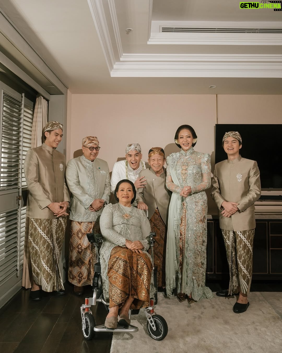 Maia Estianty - 1.8 Million Likes - Kemarin, kami saksikan dua jiwa bersatu dalam cinta yang Kau ridhoi. Hari ini, kami hanya memohon pada-Mu, ya Rabb… genggam erat hati @alyssadaguise dan @alghazali7 dalam kesetiaan dan kasih sayang. Jadikan mereka teman sehidup sesurga, hingga akhir waktu. 
Jadikan rumah tangga mereka penuh cinta, sakinah, mawaddah, warrahmah. Ampuni segala khilaf mereka, bimbing langkah mereka menuju surga-Mu, Yaa Allah…Aamiin.

Terimakasih untuk semua yang mendoakan pernikahan kedua anak kami… mohon maaf jika kami tidak dapat mengundang semua teman-teman…. Tetap kami memohon doanya… ❤️❤️❤️

Photo by : @derai.studio 

#maiaestianty #irwanmussry #alghazali #alyssadaguise #elrumi #duljaelani #keluargaharjonosigit #pernikahan