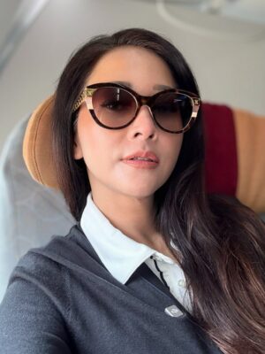 Maia Estianty Instagram - Bersama dia, ke lokalan pun terasa kayak ke luar negeri…
#maiaestianty #irwanmussry #garudaindonesia #semakintuasemakinbahagia #liburan