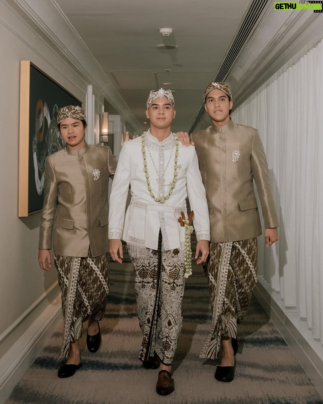 Maia Estianty - 1.8 Million Likes - Kemarin, kami saksikan dua jiwa bersatu dalam cinta yang Kau ridhoi. Hari ini, kami hanya memohon pada-Mu, ya Rabb… genggam erat hati @alyssadaguise dan @alghazali7 dalam kesetiaan dan kasih sayang. Jadikan mereka teman sehidup sesurga, hingga akhir waktu. 
Jadikan rumah tangga mereka penuh cinta, sakinah, mawaddah, warrahmah. Ampuni segala khilaf mereka, bimbing langkah mereka menuju surga-Mu, Yaa Allah…Aamiin.

Terimakasih untuk semua yang mendoakan pernikahan kedua anak kami… mohon maaf jika kami tidak dapat mengundang semua teman-teman…. Tetap kami memohon doanya… ❤️❤️❤️

Photo by : @derai.studio 

#maiaestianty #irwanmussry #alghazali #alyssadaguise #elrumi #duljaelani #keluargaharjonosigit #pernikahan