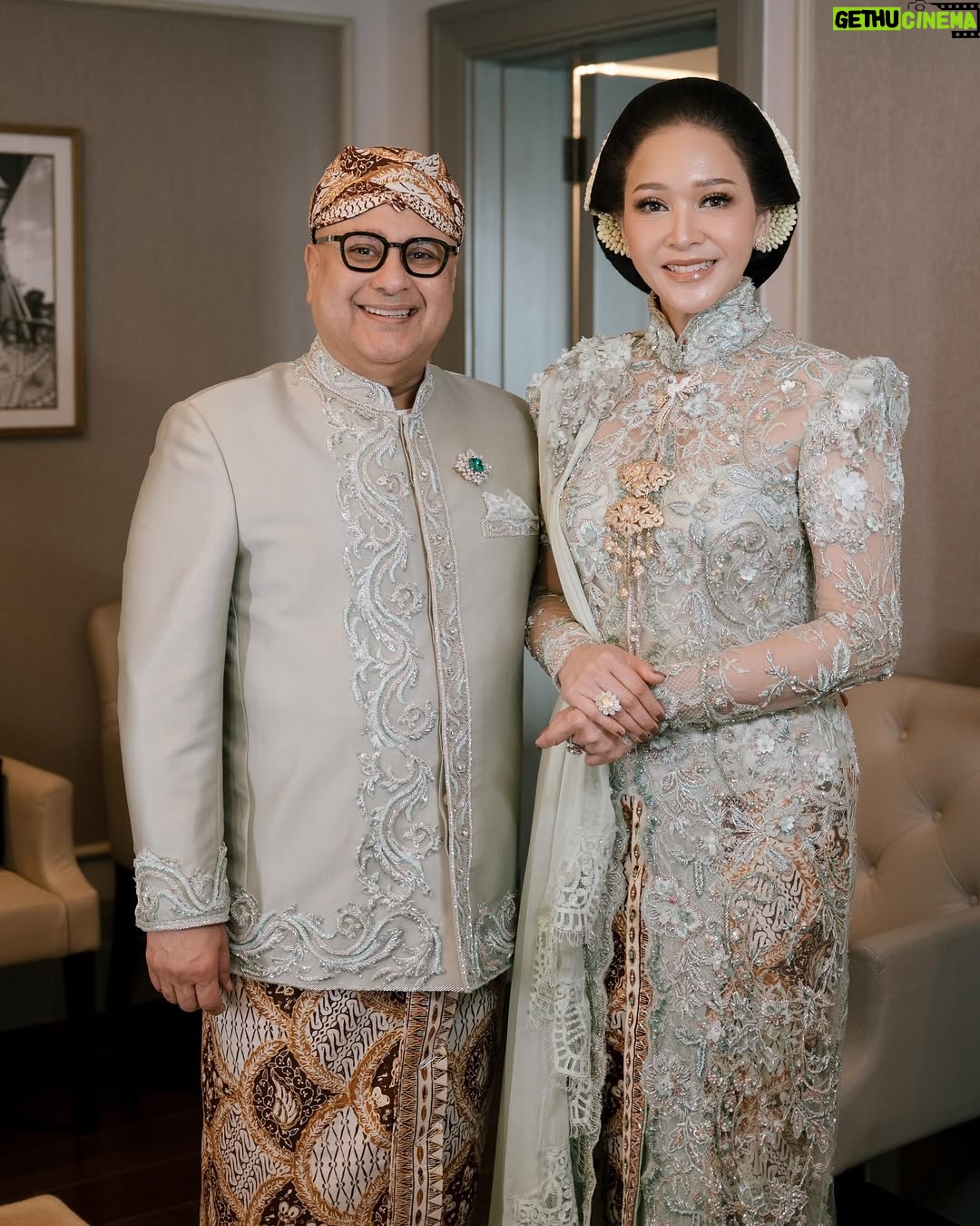 Maia Estianty - 1.8 Million Likes - Kemarin, kami saksikan dua jiwa bersatu dalam cinta yang Kau ridhoi. Hari ini, kami hanya memohon pada-Mu, ya Rabb… genggam erat hati @alyssadaguise dan @alghazali7 dalam kesetiaan dan kasih sayang. Jadikan mereka teman sehidup sesurga, hingga akhir waktu. 
Jadikan rumah tangga mereka penuh cinta, sakinah, mawaddah, warrahmah. Ampuni segala khilaf mereka, bimbing langkah mereka menuju surga-Mu, Yaa Allah…Aamiin.

Terimakasih untuk semua yang mendoakan pernikahan kedua anak kami… mohon maaf jika kami tidak dapat mengundang semua teman-teman…. Tetap kami memohon doanya… ❤️❤️❤️

Photo by : @derai.studio 

#maiaestianty #irwanmussry #alghazali #alyssadaguise #elrumi #duljaelani #keluargaharjonosigit #pernikahan