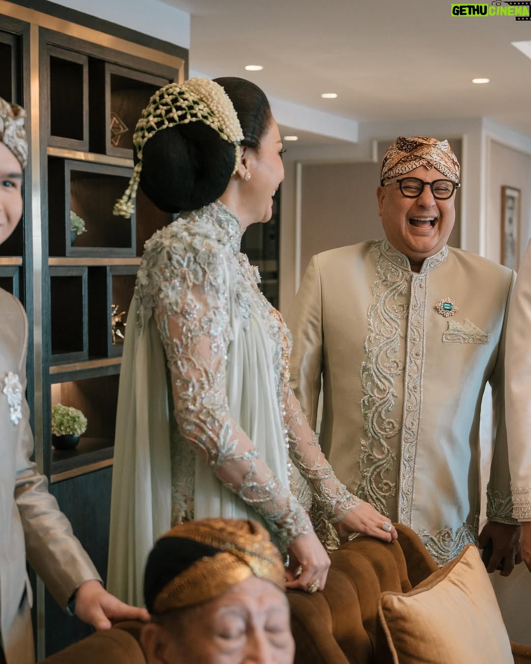 Maia Estianty - 1.8 Million Likes - Kemarin, kami saksikan dua jiwa bersatu dalam cinta yang Kau ridhoi. Hari ini, kami hanya memohon pada-Mu, ya Rabb… genggam erat hati @alyssadaguise dan @alghazali7 dalam kesetiaan dan kasih sayang. Jadikan mereka teman sehidup sesurga, hingga akhir waktu. 
Jadikan rumah tangga mereka penuh cinta, sakinah, mawaddah, warrahmah. Ampuni segala khilaf mereka, bimbing langkah mereka menuju surga-Mu, Yaa Allah…Aamiin.

Terimakasih untuk semua yang mendoakan pernikahan kedua anak kami… mohon maaf jika kami tidak dapat mengundang semua teman-teman…. Tetap kami memohon doanya… ❤️❤️❤️

Photo by : @derai.studio 

#maiaestianty #irwanmussry #alghazali #alyssadaguise #elrumi #duljaelani #keluargaharjonosigit #pernikahan