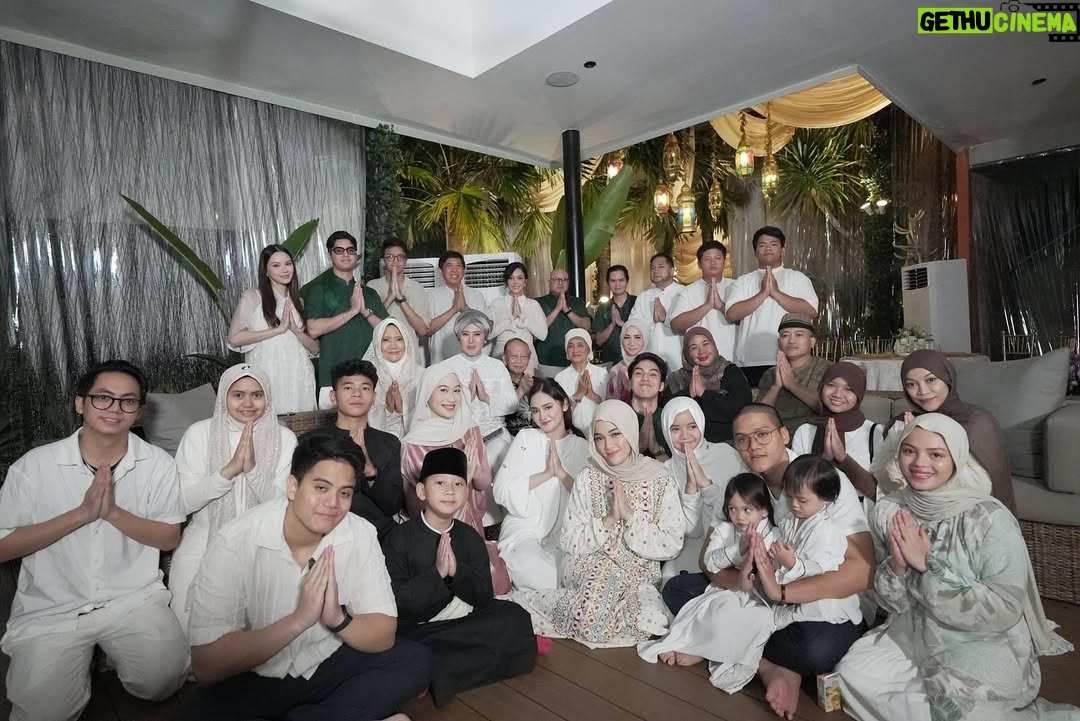 Maia Estianty - 478.5K Likes - Kami keluarga Harjono Sigit dan keluarga Mussry mengucapkan Selamat Hari Raya Idul Fitri
Mohon maaf lahir & batin ❤️🖤