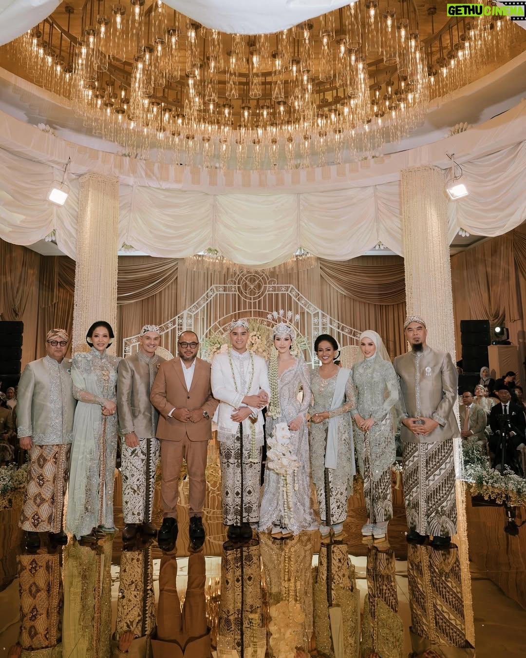 Maia Estianty - 1.8 Million Likes - Kemarin, kami saksikan dua jiwa bersatu dalam cinta yang Kau ridhoi. Hari ini, kami hanya memohon pada-Mu, ya Rabb… genggam erat hati @alyssadaguise dan @alghazali7 dalam kesetiaan dan kasih sayang. Jadikan mereka teman sehidup sesurga, hingga akhir waktu. 
Jadikan rumah tangga mereka penuh cinta, sakinah, mawaddah, warrahmah. Ampuni segala khilaf mereka, bimbing langkah mereka menuju surga-Mu, Yaa Allah…Aamiin.

Terimakasih untuk semua yang mendoakan pernikahan kedua anak kami… mohon maaf jika kami tidak dapat mengundang semua teman-teman…. Tetap kami memohon doanya… ❤️❤️❤️

Photo by : @derai.studio 

#maiaestianty #irwanmussry #alghazali #alyssadaguise #elrumi #duljaelani #keluargaharjonosigit #pernikahan