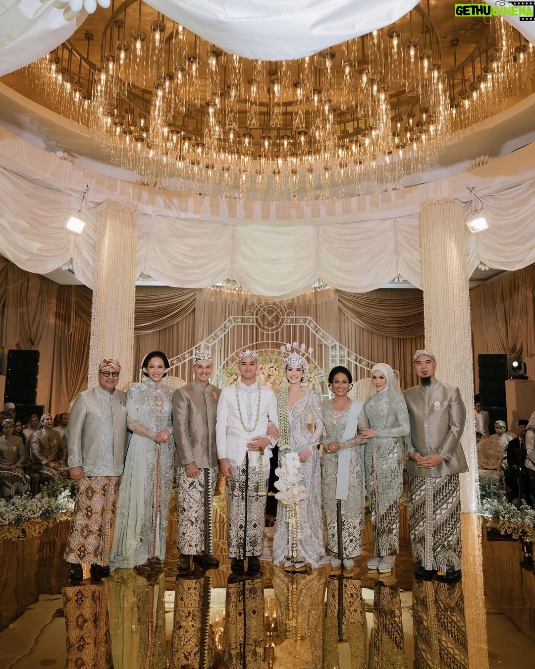 Maia Estianty - 1.8 Million Likes - Kemarin, kami saksikan dua jiwa bersatu dalam cinta yang Kau ridhoi. Hari ini, kami hanya memohon pada-Mu, ya Rabb… genggam erat hati @alyssadaguise dan @alghazali7 dalam kesetiaan dan kasih sayang. Jadikan mereka teman sehidup sesurga, hingga akhir waktu. 
Jadikan rumah tangga mereka penuh cinta, sakinah, mawaddah, warrahmah. Ampuni segala khilaf mereka, bimbing langkah mereka menuju surga-Mu, Yaa Allah…Aamiin.

Terimakasih untuk semua yang mendoakan pernikahan kedua anak kami… mohon maaf jika kami tidak dapat mengundang semua teman-teman…. Tetap kami memohon doanya… ❤️❤️❤️

Photo by : @derai.studio 

#maiaestianty #irwanmussry #alghazali #alyssadaguise #elrumi #duljaelani #keluargaharjonosigit #pernikahan