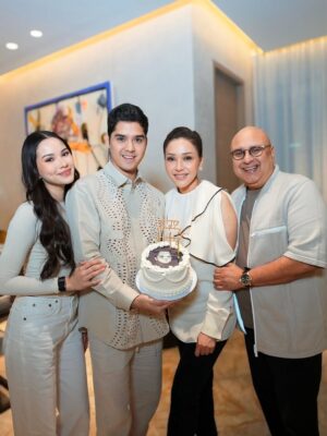 Maia Estianty Instagram - Di tengah hiruk pikuk dan kericuhan yang melanda negeri ini, hari ini kami tetap bersyukur atas bertambahnya usia putra tercinta, Al Ghazali @alghazali7 .
Doa kami untuk AL Ghazali :
Jadikan engkau Al Ghazali selalu dilindungi Allah, tumbuh menjadi pribadi yang bijaksana, penuh kasih, dan mampu membawa kedamaian di manapun berada. Mampu menjadi imam untuk istri, cepat dapat momongan dengan @alyssadaguise , selalu dilimpahi karunia rezeki, kesehatan, kebahagiaan, keberuntungan, kemakmuran, nasib baik, kepandaian, panjang umur….
DIJAUHKAN dari kezaliman, kebodohan, keapesan dan kasus hukum… …Aamiin
Terimakasih yang sudah dengan tulus meng aamiinkan…
Selamat ulang tahun, Nak. Doa kami selalu menyertaimu…
Dan tetap doa untuk Indonesia, jadikan negara kami Indonesia menjadi lebih baik selalu… aamiin..
#maiaestianty #irwanmussry #alghazali #alyssadaguise #ulangtahun #birthdayboy #ultah #semakintuasemakinbahagia
📸 by : @beril_photo