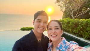 Maia Estianty Instagram - Matahari tak pernah bertanya, untuk siapa ia bersinar. Begitu pula seorang ibu, ia memberi segalanya, tanpa pernah meminta kembali. Saat dunia menjauh untuk sang anak, peluknya ibu adalah rumah. Saat hati retak, senyumnya jadi obat. Ibu adalah cahaya yang tak pernah padam, bahkan jika seorang ibu hanya tinggal nama dan doa…
Tak akan ada yang bisa memadamkan cinta seorang ibu kepada anak, sekalipun kekuatan nuklir berusaha mematikannya….
@alghazali7
#sunset #maiaestianty #alghazali #bali #sayanganak #momandson #semakintuasemakinbahagia #selfie