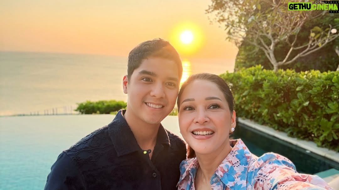 Maia Estianty - 412.2K Likes - Matahari tak pernah bertanya, untuk siapa ia bersinar. Begitu pula seorang ibu, ia memberi segalanya, tanpa pernah meminta kembali. Saat dunia menjauh untuk sang anak, peluknya ibu adalah rumah. Saat hati retak, senyumnya jadi obat. Ibu adalah cahaya yang tak pernah padam, bahkan jika seorang ibu hanya tinggal nama dan doa…

Tak akan ada yang bisa memadamkan cinta seorang ibu kepada anak, sekalipun kekuatan nuklir berusaha mematikannya….

@alghazali7 

#sunset #maiaestianty #alghazali #bali #sayanganak #momandson #semakintuasemakinbahagia #selfie