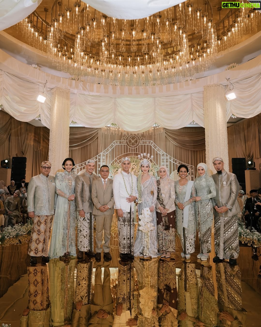 Maia Estianty - 1.8 Million Likes - Kemarin, kami saksikan dua jiwa bersatu dalam cinta yang Kau ridhoi. Hari ini, kami hanya memohon pada-Mu, ya Rabb… genggam erat hati @alyssadaguise dan @alghazali7 dalam kesetiaan dan kasih sayang. Jadikan mereka teman sehidup sesurga, hingga akhir waktu. 
Jadikan rumah tangga mereka penuh cinta, sakinah, mawaddah, warrahmah. Ampuni segala khilaf mereka, bimbing langkah mereka menuju surga-Mu, Yaa Allah…Aamiin.

Terimakasih untuk semua yang mendoakan pernikahan kedua anak kami… mohon maaf jika kami tidak dapat mengundang semua teman-teman…. Tetap kami memohon doanya… ❤️❤️❤️

Photo by : @derai.studio 

#maiaestianty #irwanmussry #alghazali #alyssadaguise #elrumi #duljaelani #keluargaharjonosigit #pernikahan