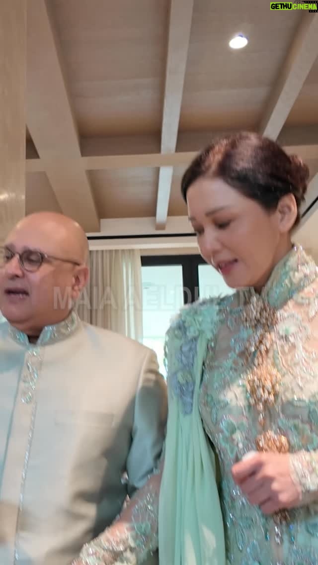 Maia Estianty - 442.1K Likes - PERSIAPAN MAIA ESTIANTY DAN IRWAN MUSSRY : CERITA DIBALIK KEINDAHAN PERNIKAHAN AL GHAZALI DAN ALYSSA

Dibalik Pernikahan impian Al Ghazali dan Alyssa Daguise, ada persiapan panjang Bunda Maia Estianty dan Daddy Irwan Mussry ..

Mulai dari momen pertemuan Al dan Alyssa dengan Bunda Maia dan Daddy Irwan, lalu bertemu keluarga besar Alyssa, meeting bersama Wedding Organizer, sampai menentukan venue yang sesuai dengan konsep acara..
Daddy Irwan Mussry sampe turun tangan.. antusias banget buat terlibat langsung! 🤍

Nggal cuma itu, Daddy Irwan Mussry ikut membantu Al menyiapkan seserahan terbaik buat calon menantu tercinta, dan ada juga fitting baju akad bareng desainer kondang Anne Avantie!

Yuk kepoin gimana keseruan persiapan pernikah Al Ghazali dan Alyssa Daguise .. selengkapnya di YT @maiaaleldultv ..

#maiaestianty #irwanmussry #alghazali #alyssadaguise #pernikahan #impian #wedding #dream #intimate #meeting #WO #venue #seserahan #fitting #anneavantie #kebaya #akad