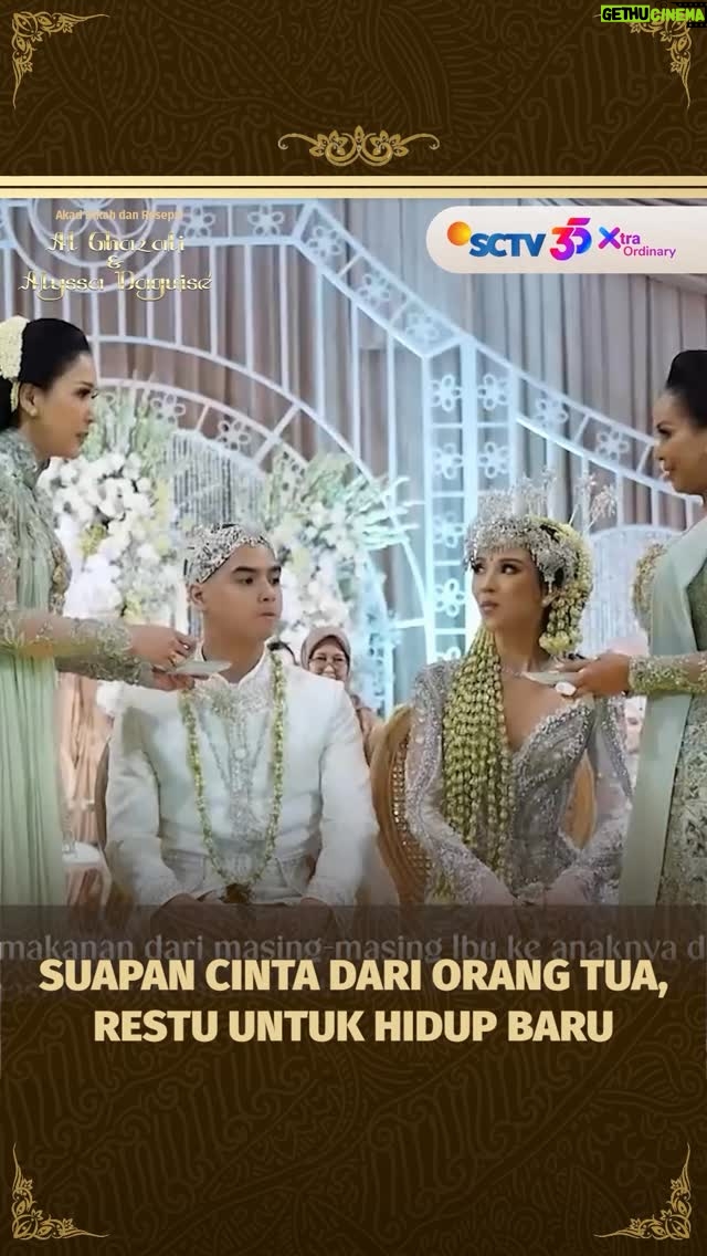 Maia Estianty - 225.2K Likes - Momen haru saat Al & Alyssa menerima restu lewat suapan penuh cinta dari kedua orang tua mereka.

#SCTVSpesial #AkadNikahAlAlyssa #AlGhazali #Alyssadaguise