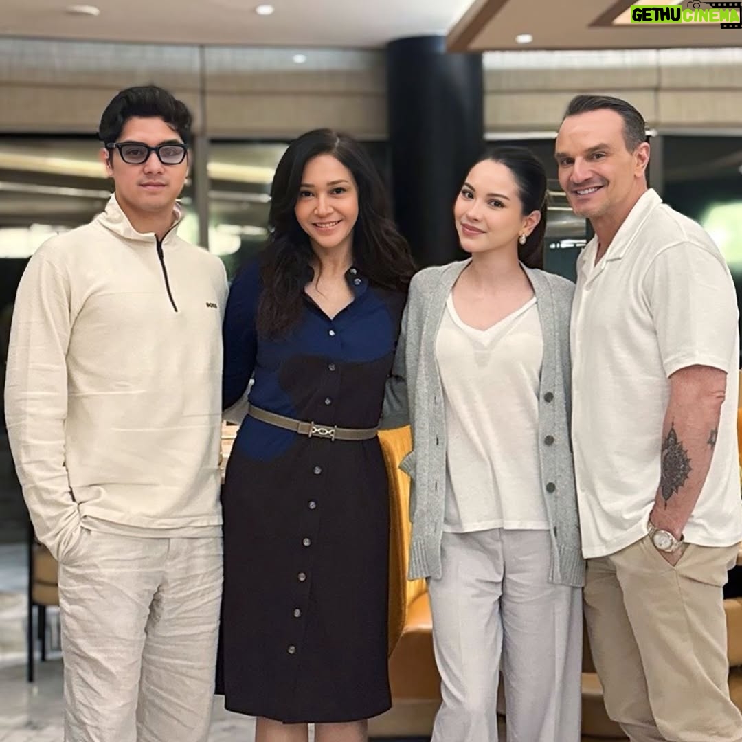 Maia Estianty - 329.9K Likes - Bismillah….
Can’t wait !!!!! Udah gak sabar….
Last nite meeting and dinner…. ❤️❤️❤️
@alghazali7 @alyssadaguise and Richard Daguise…
Daddy ??? Yang megang kamera 😂 ??

#maiaestianty #alghazali #alyssadaguise #calonpengantin #lovebird #semakintuasemakinbahagia