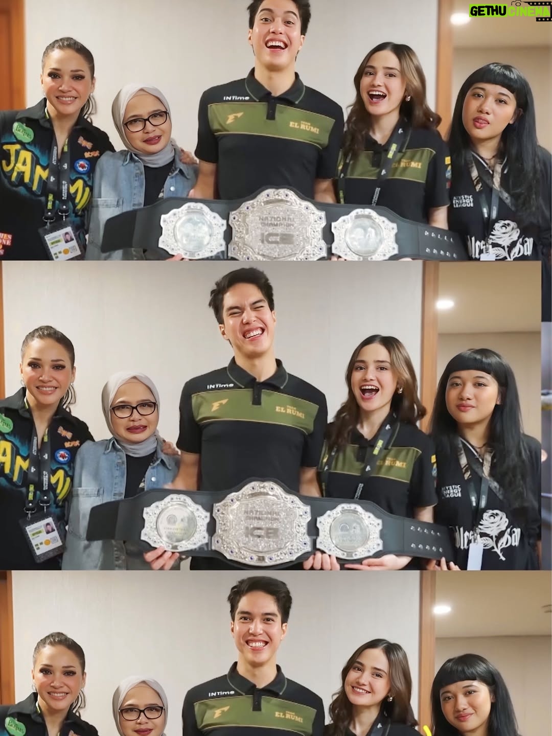 Maia Estianty - 405.1K Likes - Foto2 yang belum terupload di akun ku saat tanding tinju @elelrumi 

Photo by @beril_photo 

#maiaestianty #elrumi #tinju #alghazali #alyssasaguise #duljaelani #tissabiani #keluarga #kumpul #menang #semakintuasemakinbahagia