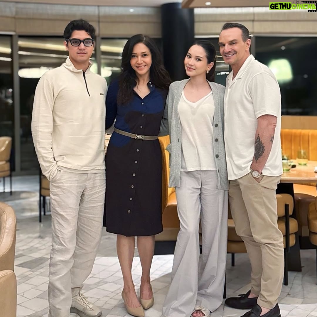 Maia Estianty - 329.9K Likes - Bismillah….
Can’t wait !!!!! Udah gak sabar….
Last nite meeting and dinner…. ❤️❤️❤️
@alghazali7 @alyssadaguise and Richard Daguise…
Daddy ??? Yang megang kamera 😂 ??

#maiaestianty #alghazali #alyssadaguise #calonpengantin #lovebird #semakintuasemakinbahagia